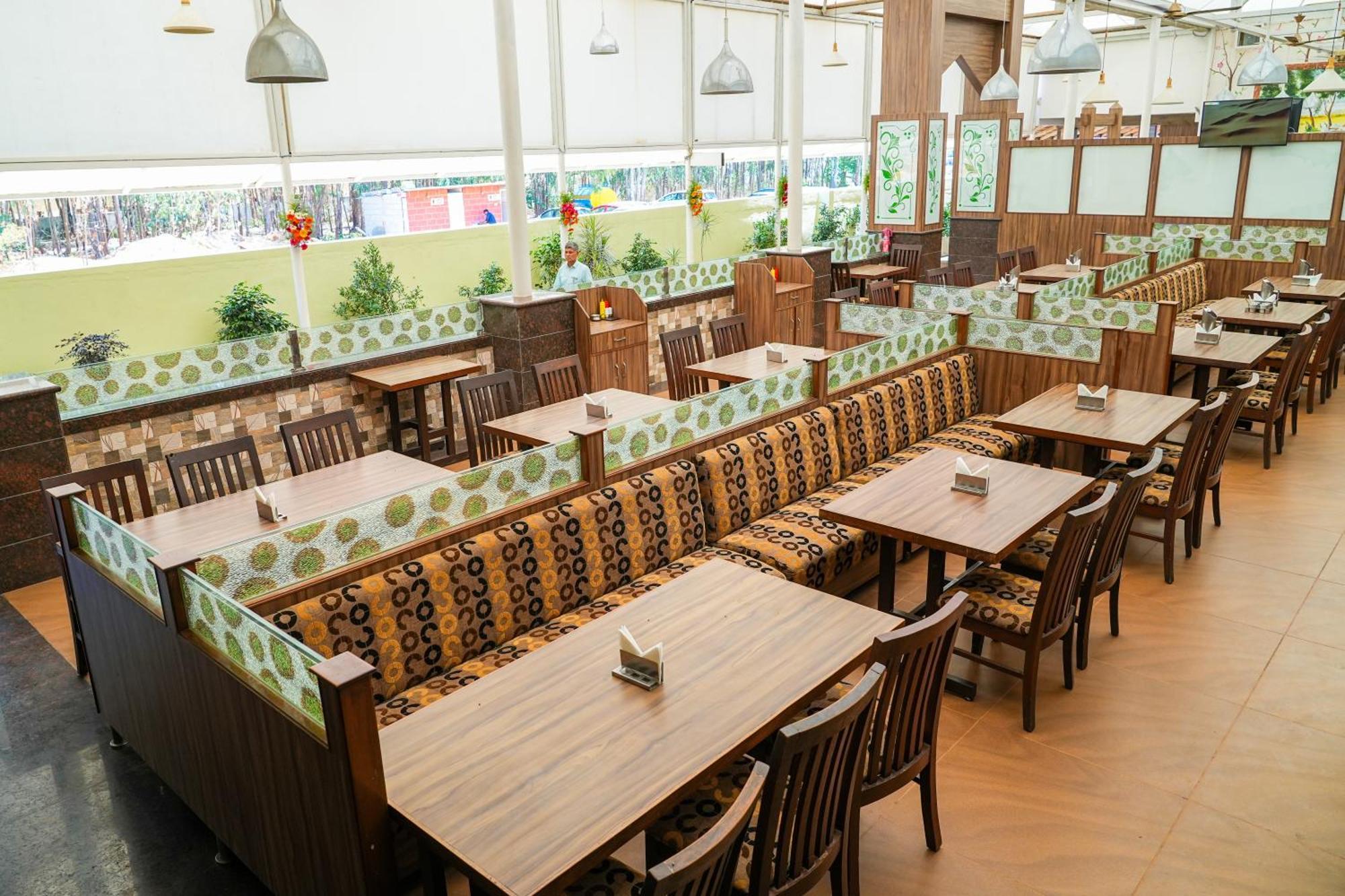 Sri Krishna Inn - Kempegowda Airport Bangalore Devanahalli Exteriör bild