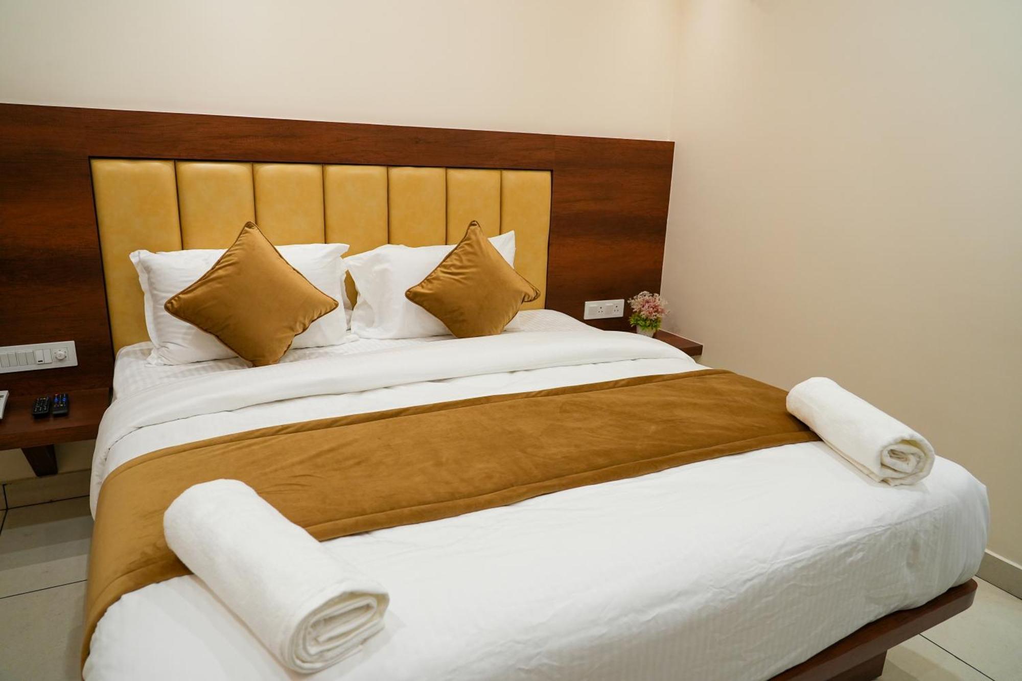 Sri Krishna Inn - Kempegowda Airport Bangalore Devanahalli Exteriör bild