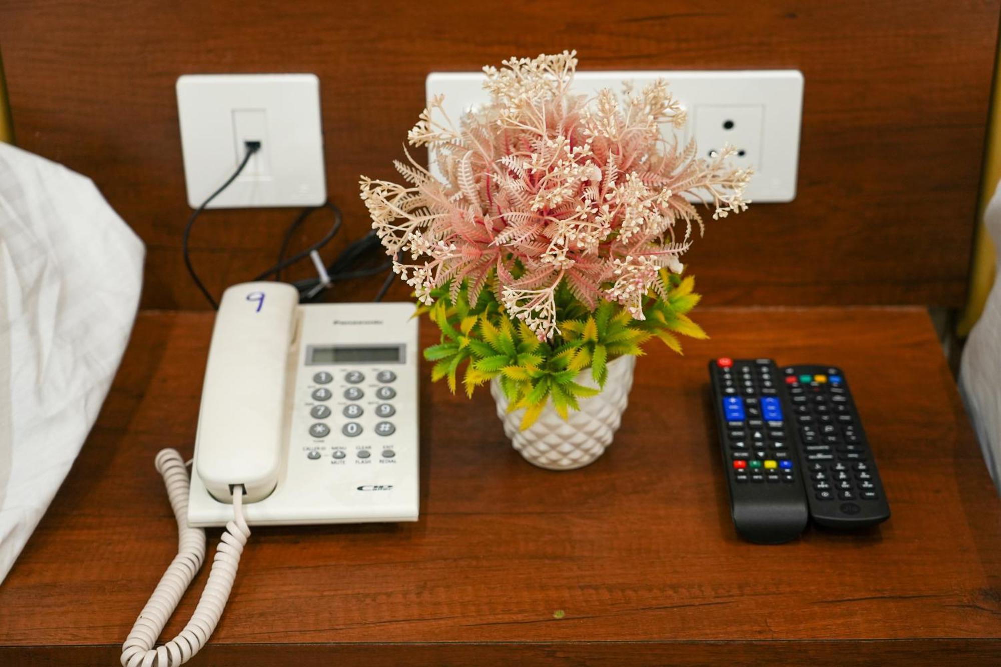 Sri Krishna Inn - Kempegowda Airport Bangalore Devanahalli Exteriör bild